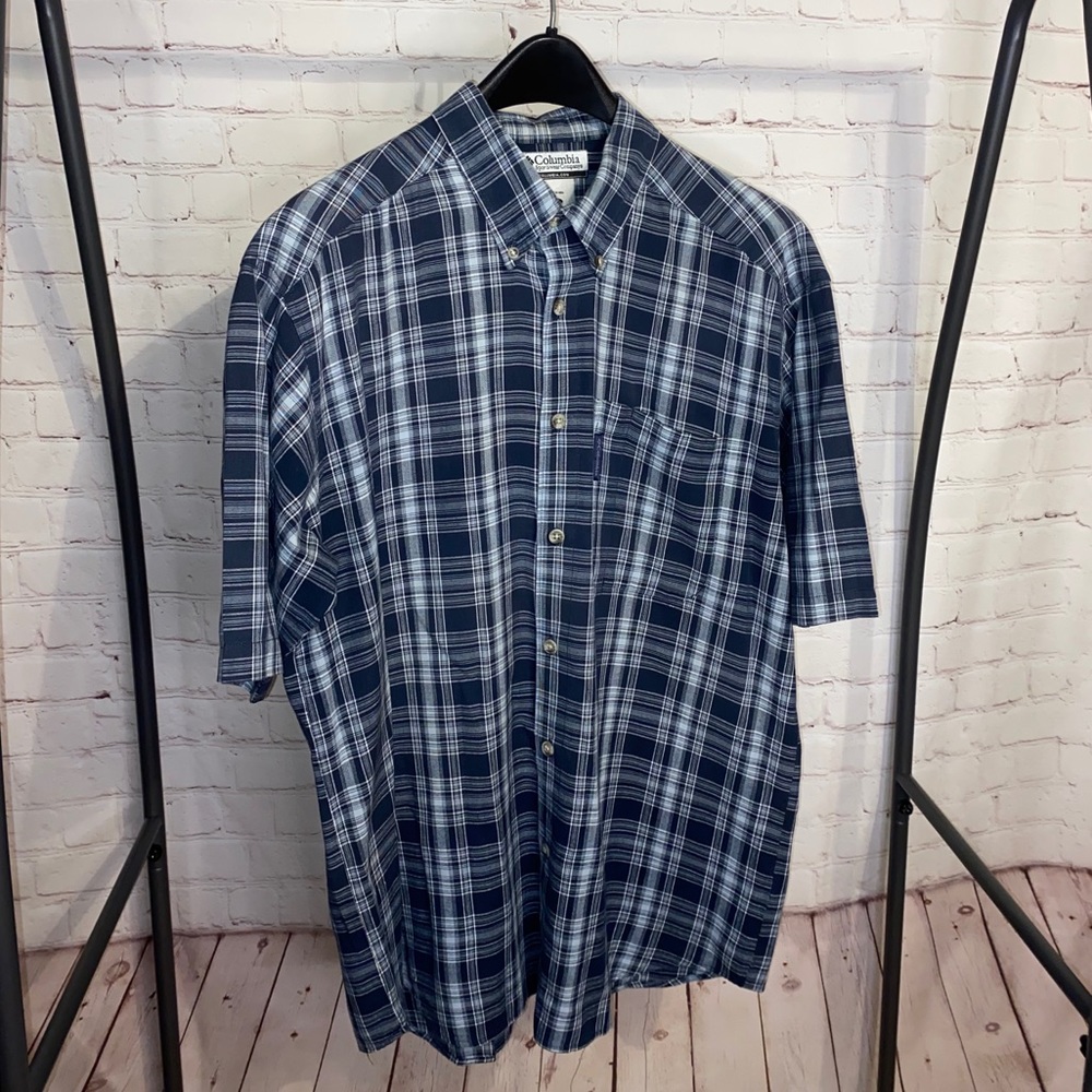 Columbia men’s blue & white checkered buttondown size medium